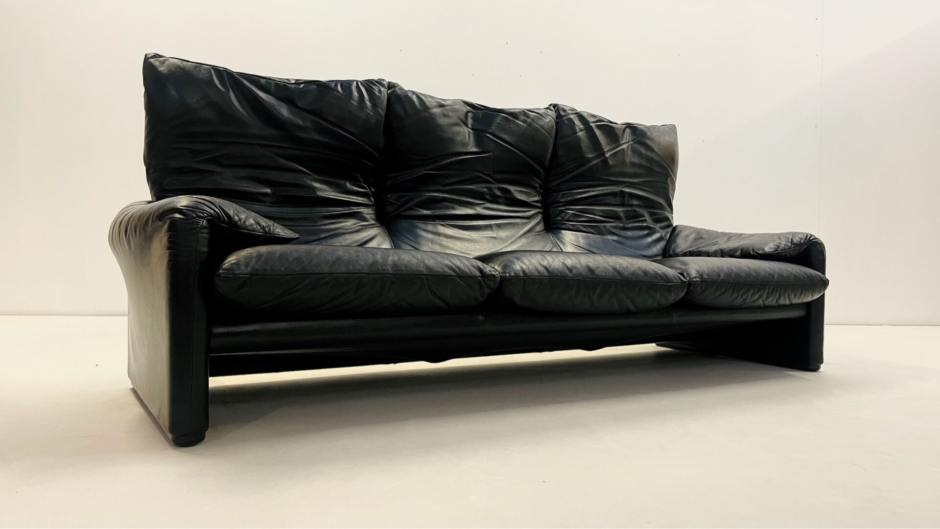 'Maralunga' 3-seater sofa by Vico Magistretti for Cassina