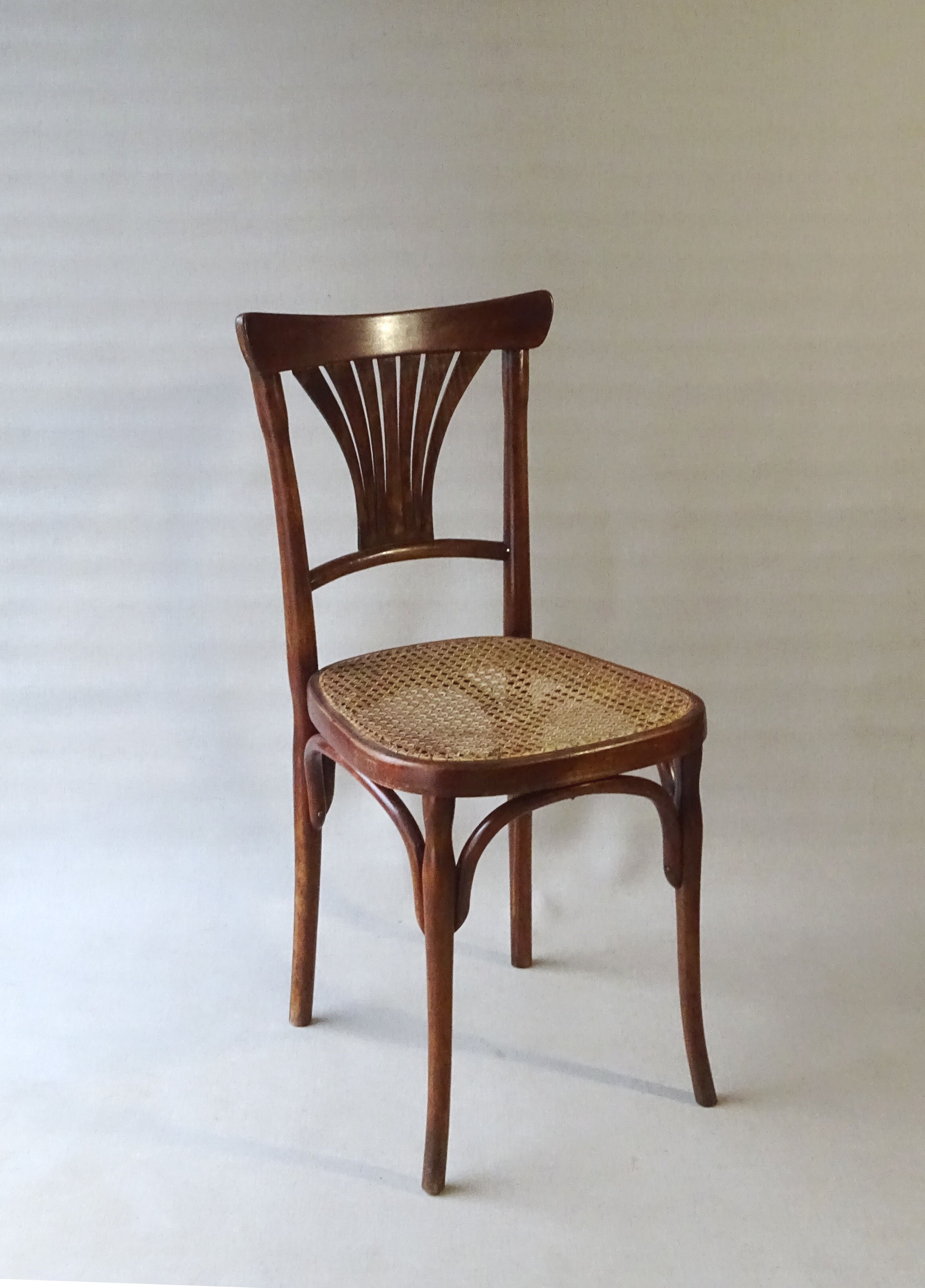 Two bistro chairs kohn n°196 in palmette, circa 1906, tanned