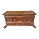 Magnifique coffre Cassone en Noyer d’époque XVII eme siècle