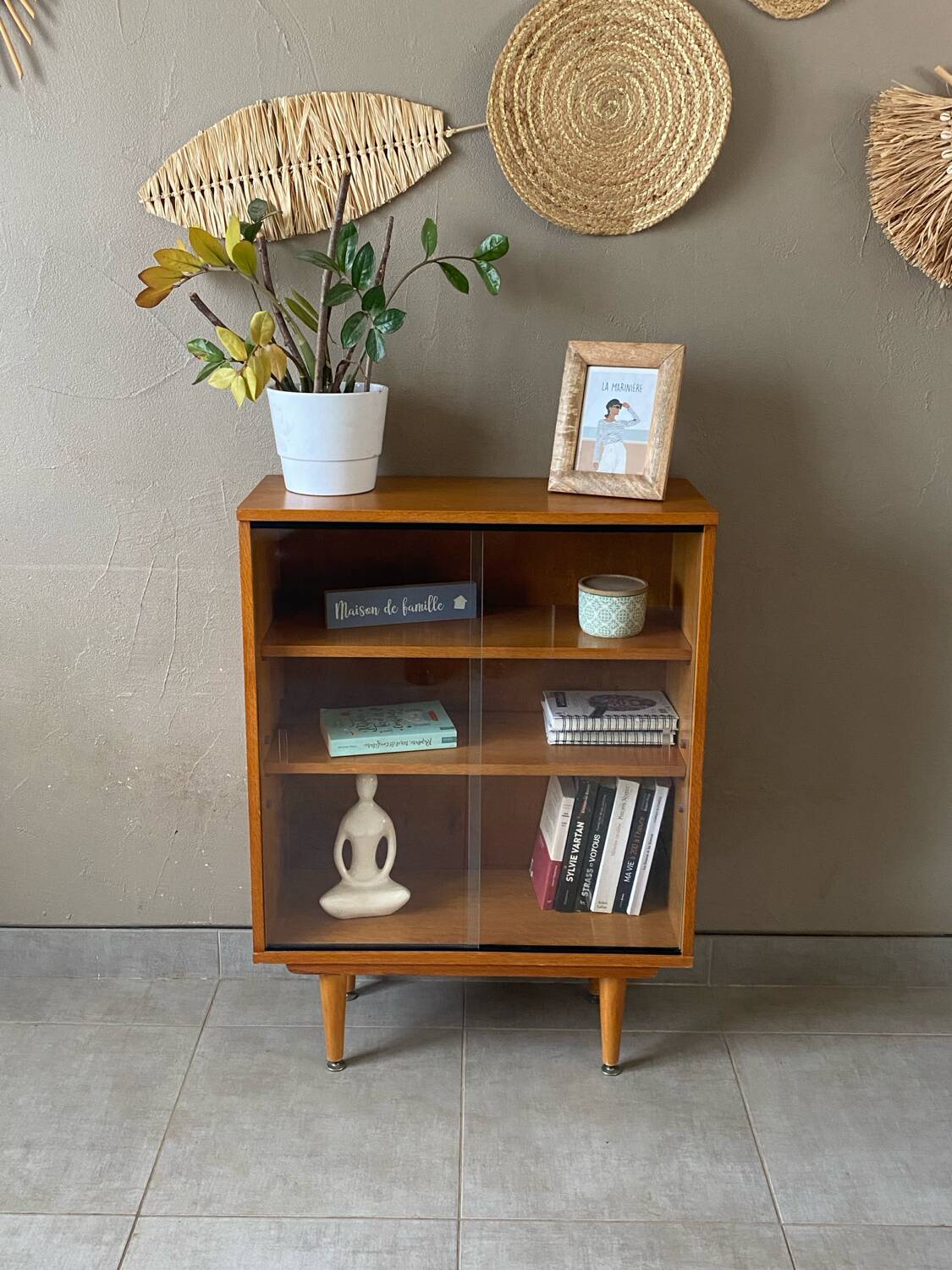 Very beautiful vintage library display case from the 60s