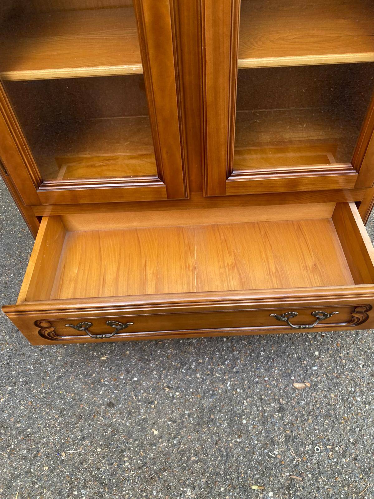 Louis XV display cabinet in solid wood from the 1970s.