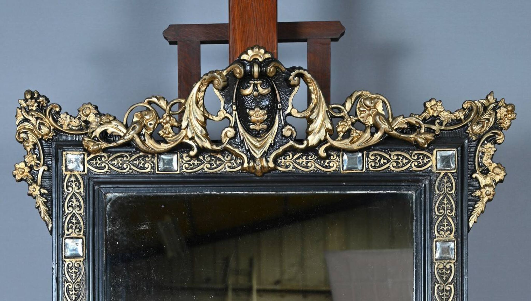 Important Mirror with Pediment, Napoleonic III period – 2nd half of the 19th century