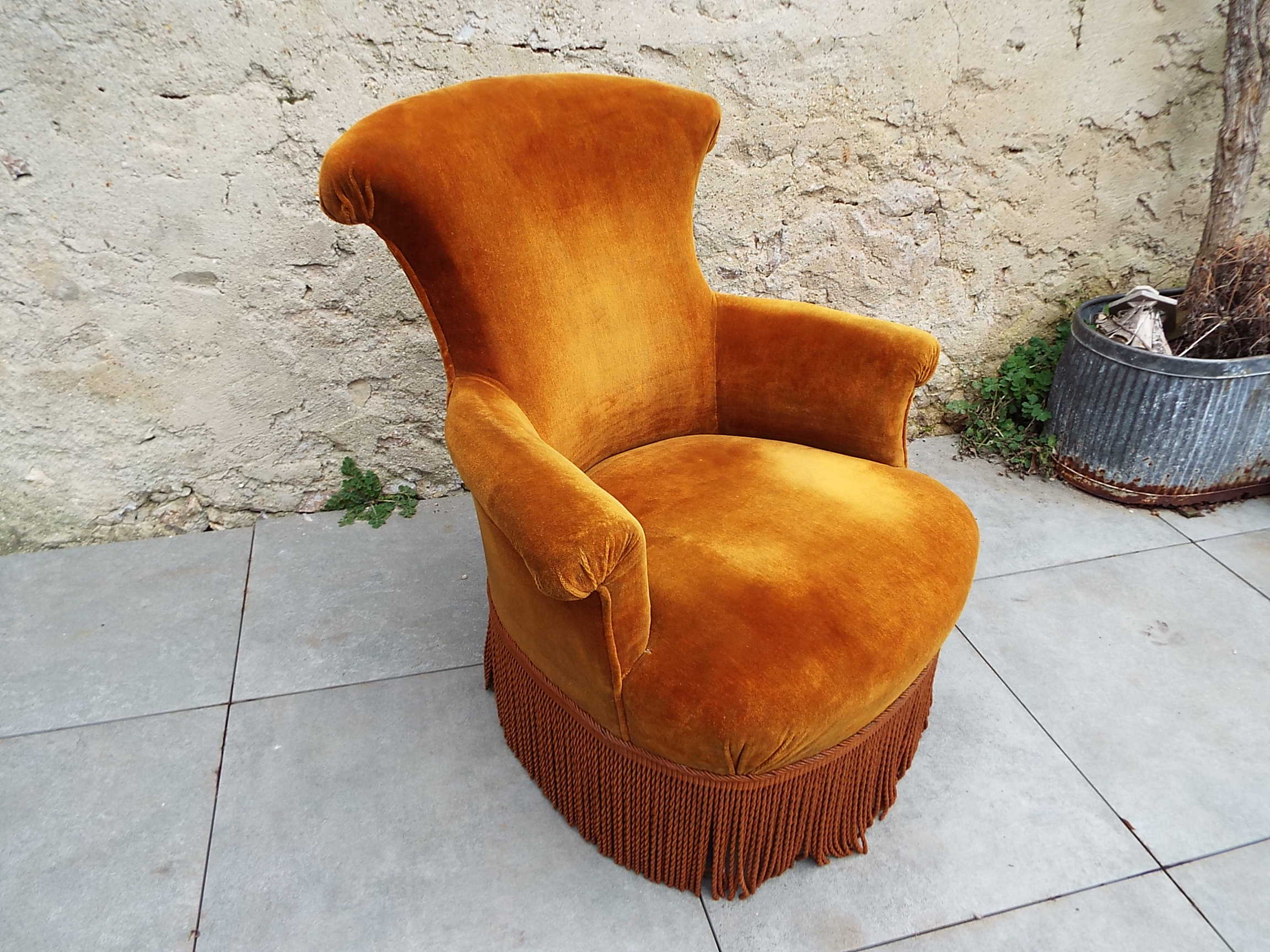 Toad armchair