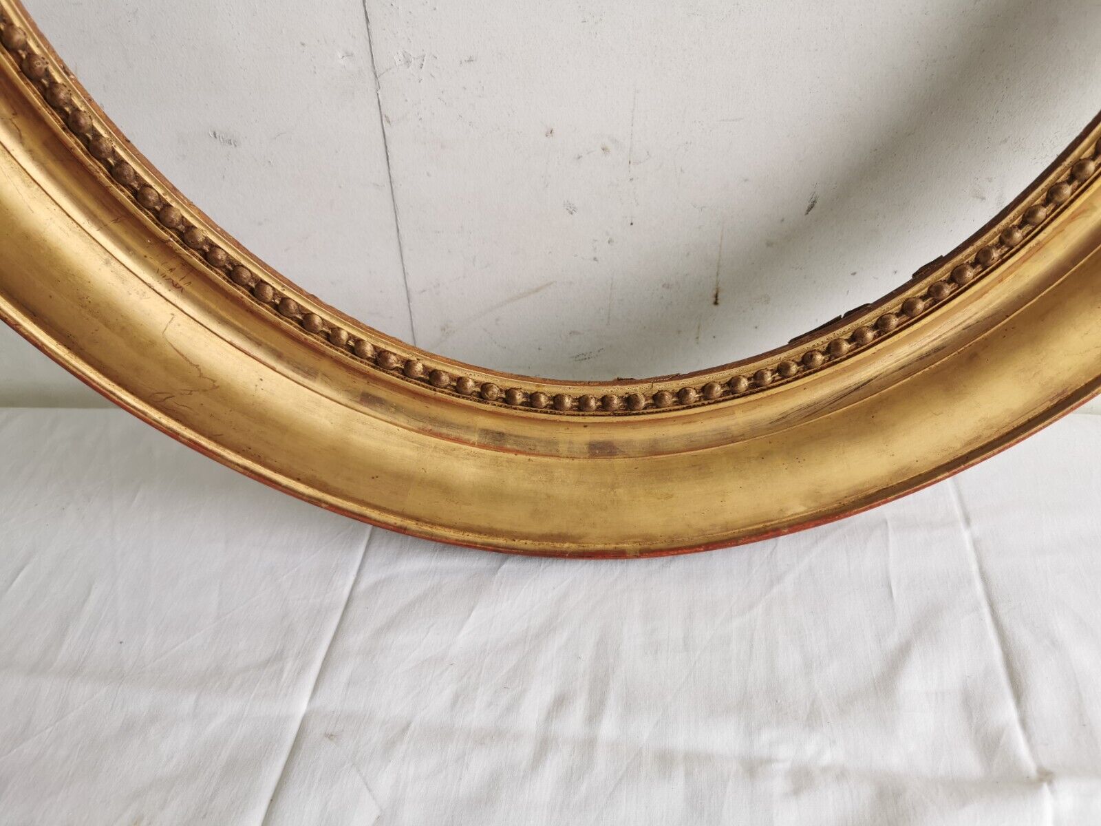 Frame oval 1st moitie of the xixth wood golden stucco