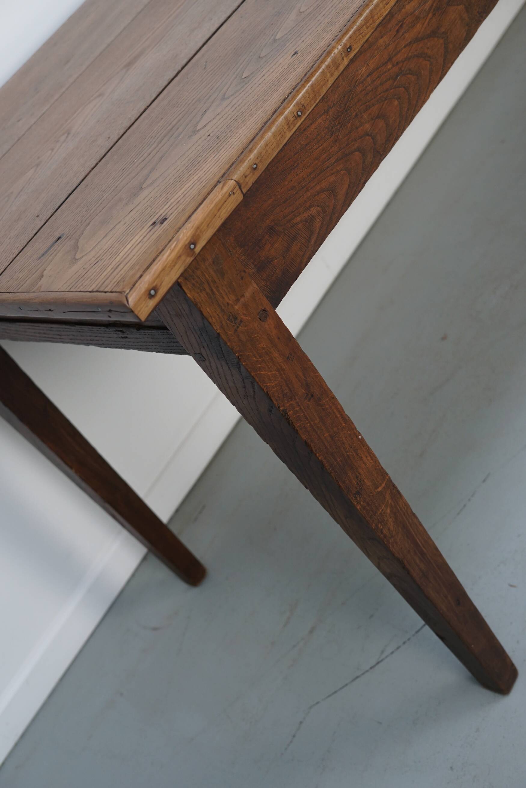 Large rustic farmhouse dining table from the French 19th century, in old elm
