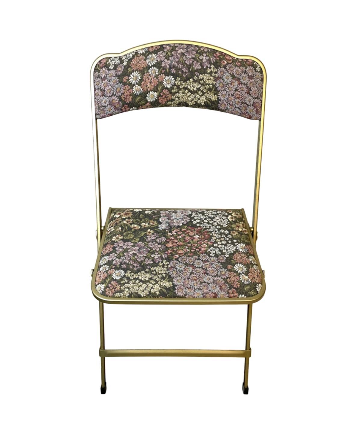 Folding chairs with floral pattern