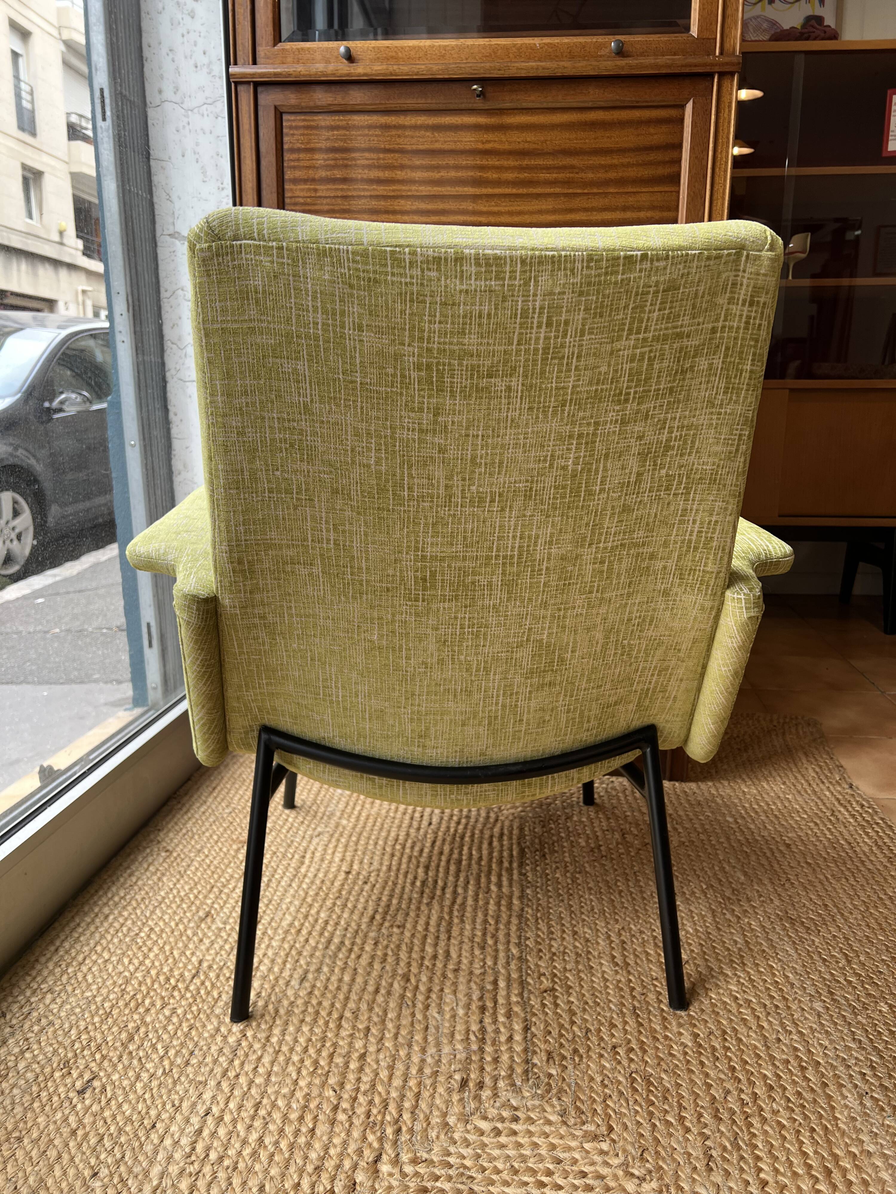 Renovated SK660 Pierre Guariche armchair