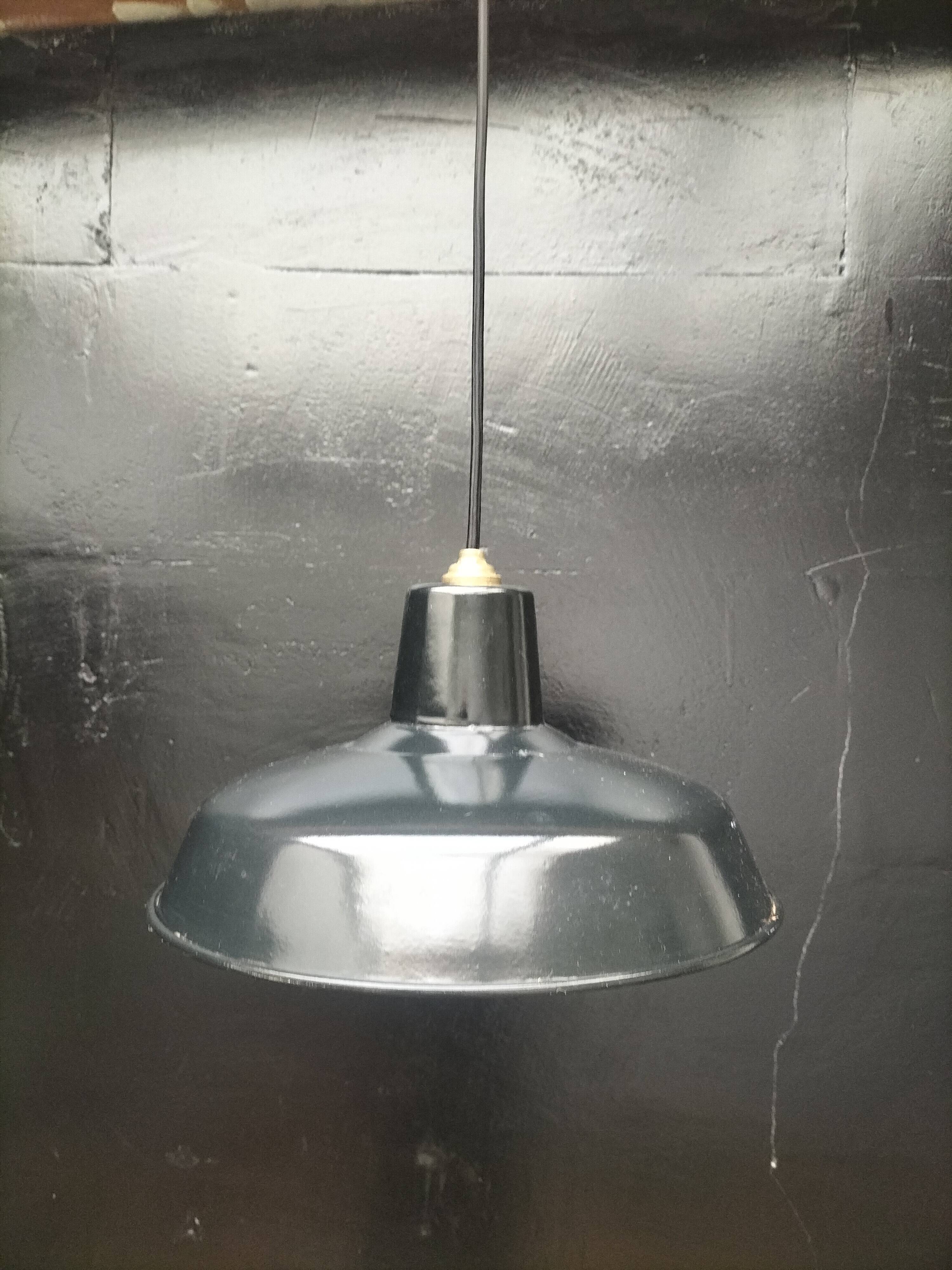 Enamelled sheet metal pendant light