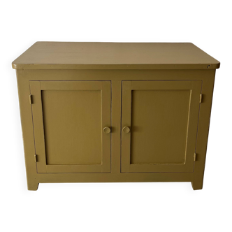 Small whisky-colored buffet