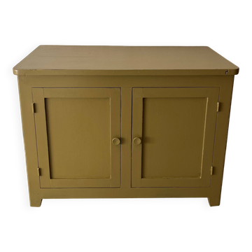 Small whisky-colored buffet
