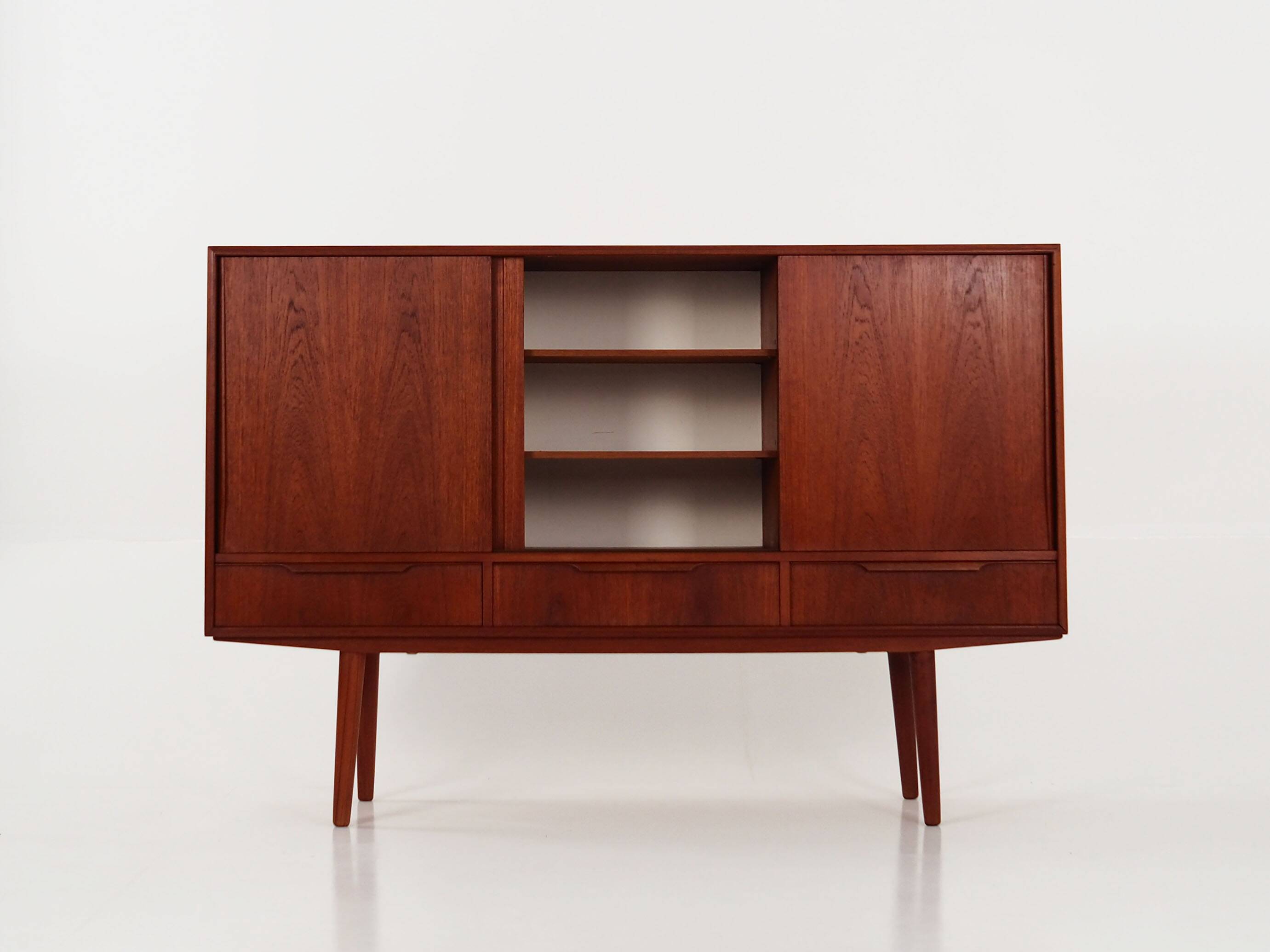 Buffet haut en teck, design danois, années 1960, designer : EW Bach