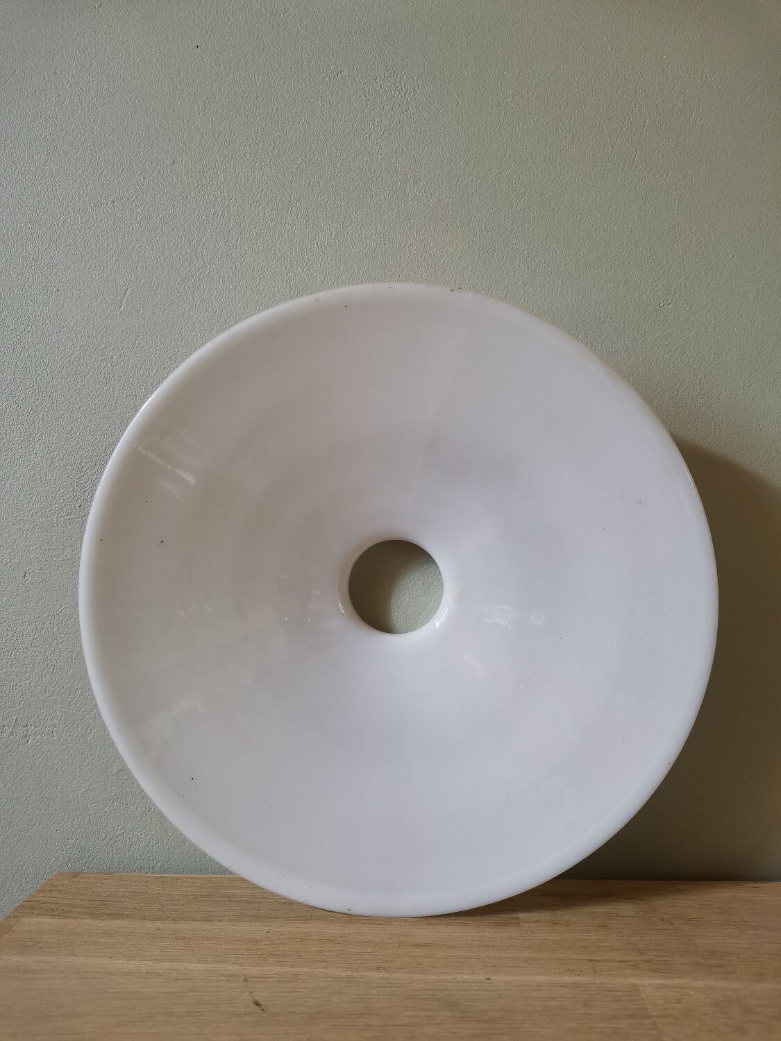 Lampshade in opaline vintage white glass