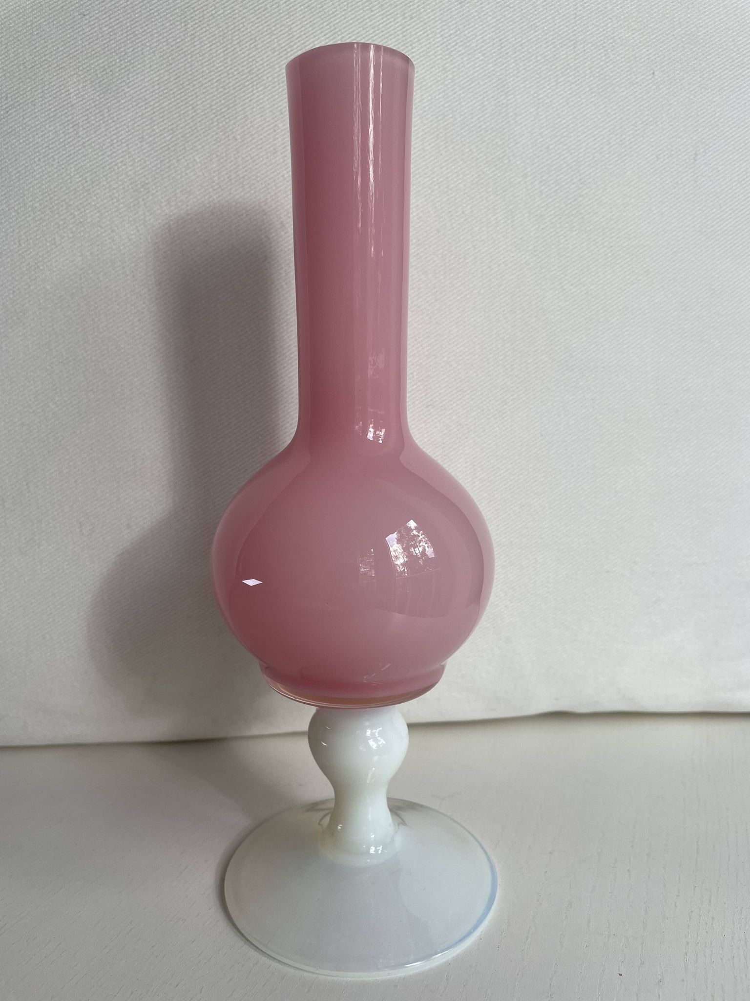 Vase en opaline rose