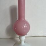 Vase en opaline rose