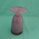 Vase en verre rose