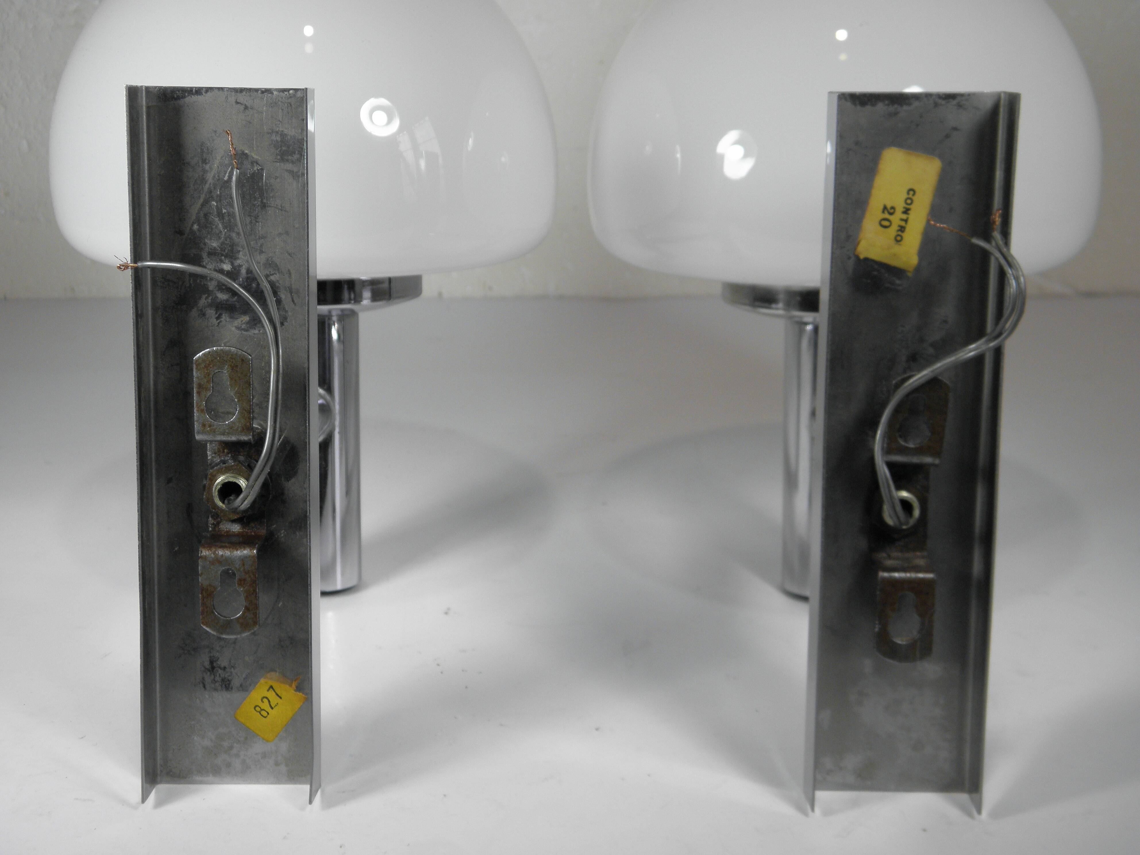 Paire d'appliques chrome et verre années 70