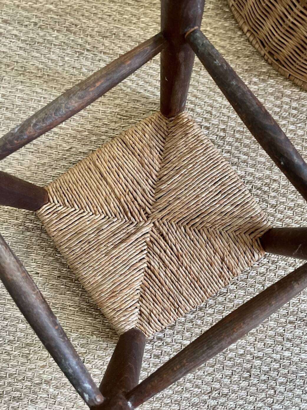 Tabouret en paille et bois