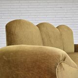 Canapé/lit de repos 2 places des années 1950, velours vert clair, pieds en frêne.