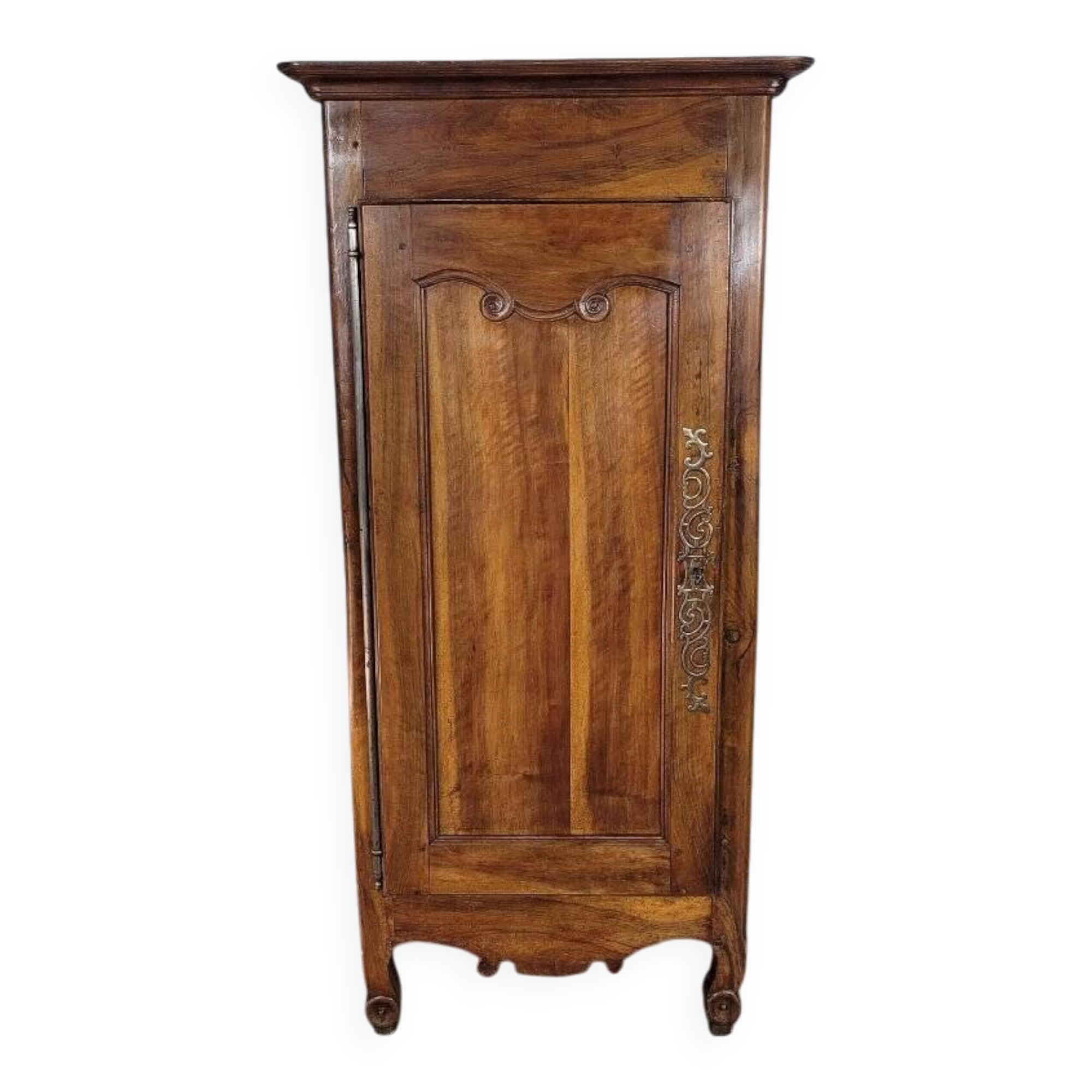 Small walnut bonnetière from the early 19th century.