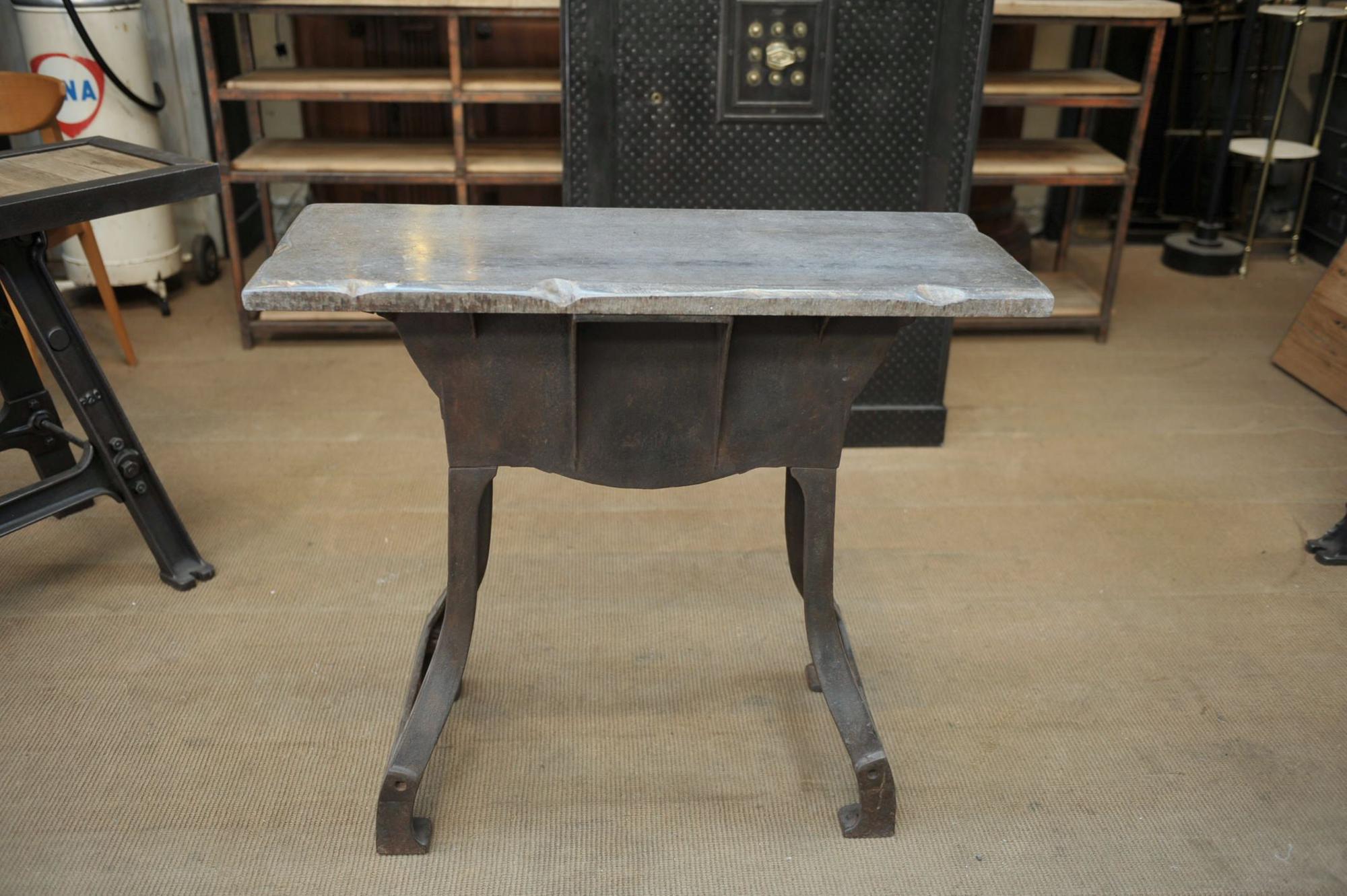 Industrial Console Fonte 1930 blue stone tray