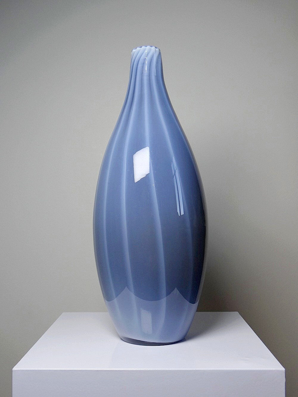 Vintage pear-shaped vase in smoked glass, lined with opaline, Murano bubble glass.