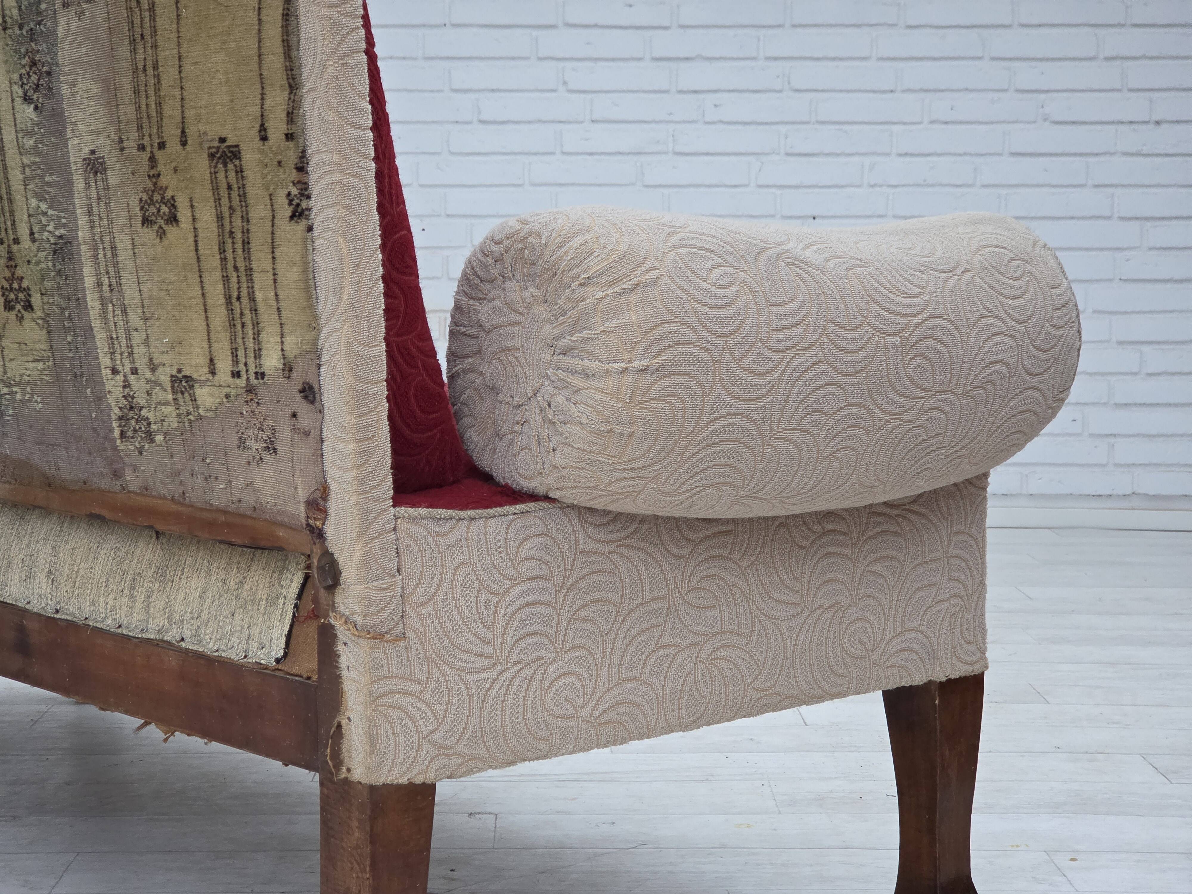 Canapé-lit danois des années 1950, laine d'ameublement rouge/beige, pieds en bois de frêne.