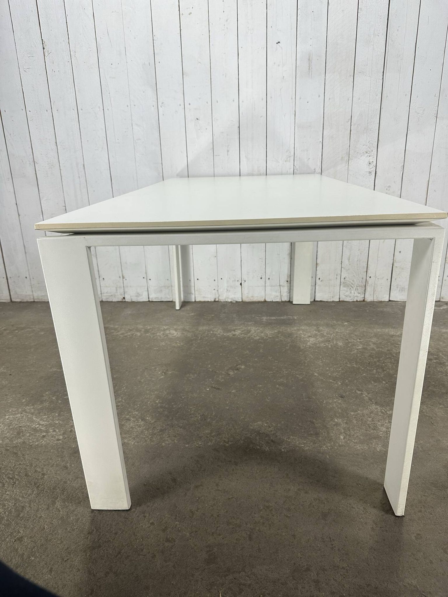 Table Four de Ferruccio Laviani pour Kartell – blanche