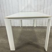 Table Four de Ferruccio Laviani pour Kartell – blanche