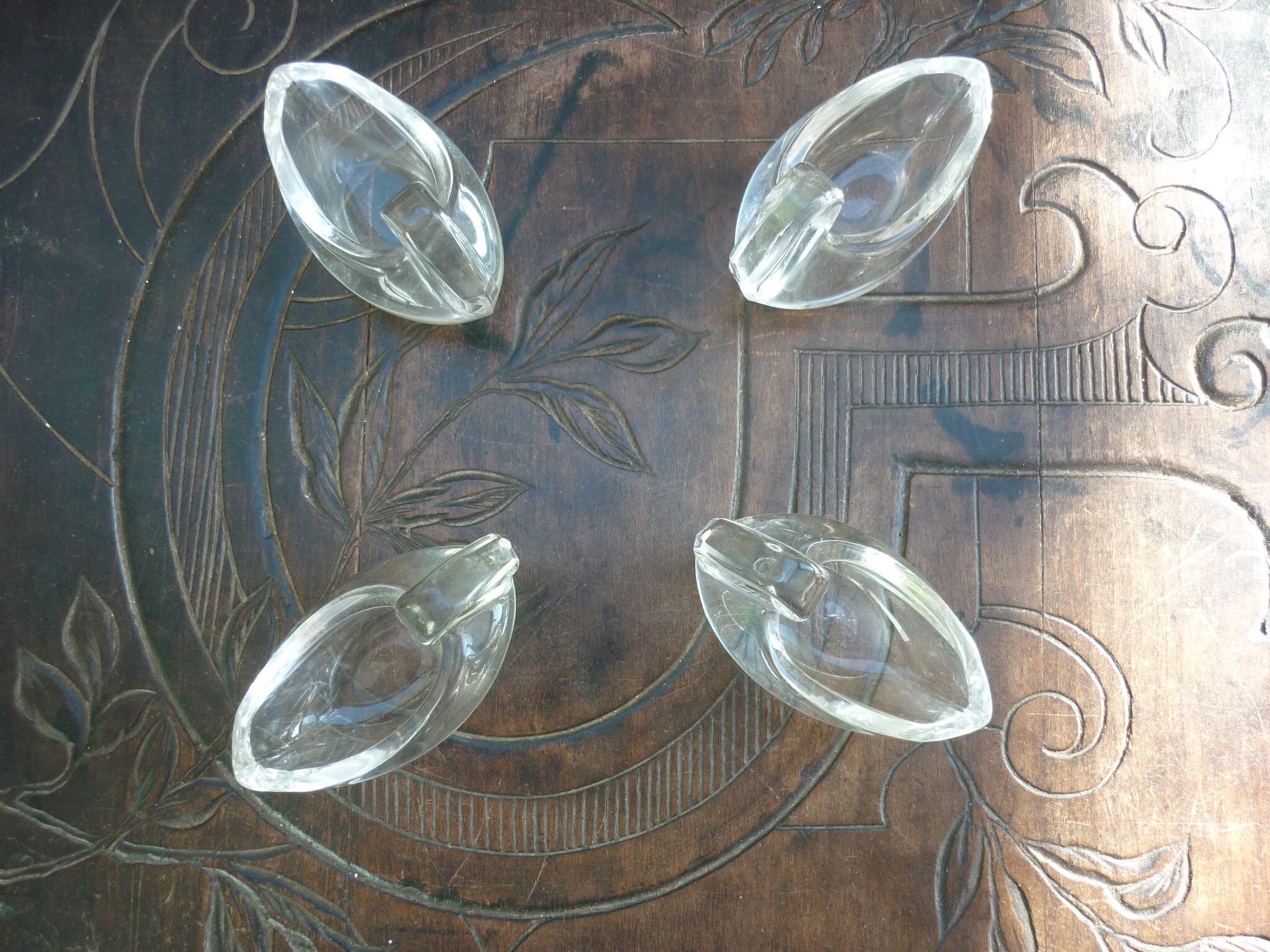 4 stylized swan-shaped salters