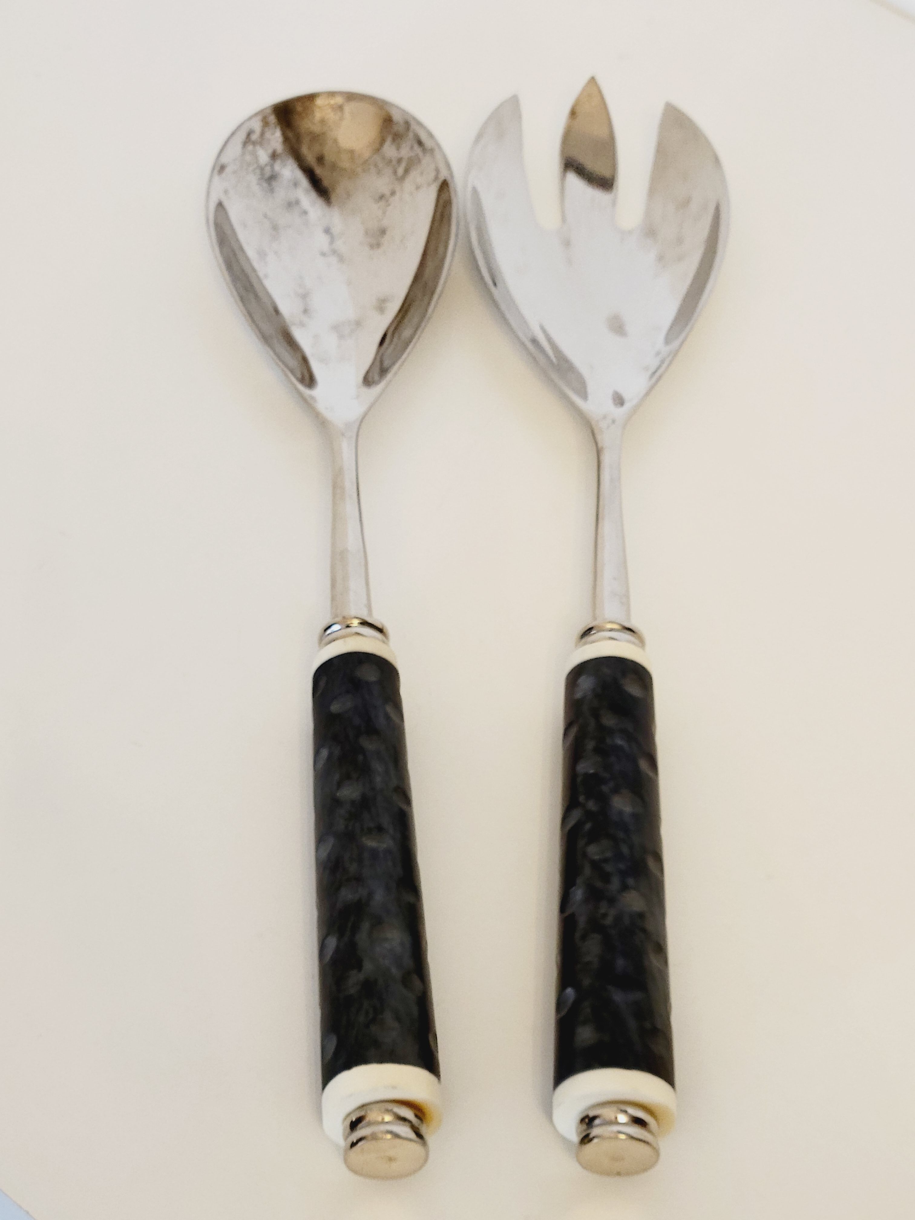 Set of salad serving cutlery in silver metal and resin
