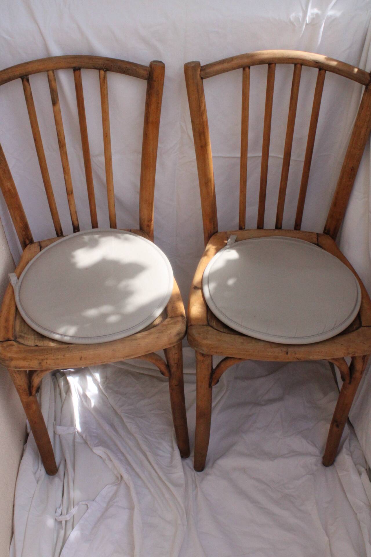 Duo of bistro chairs in bare wood, fully sanded and curved wooden backrest