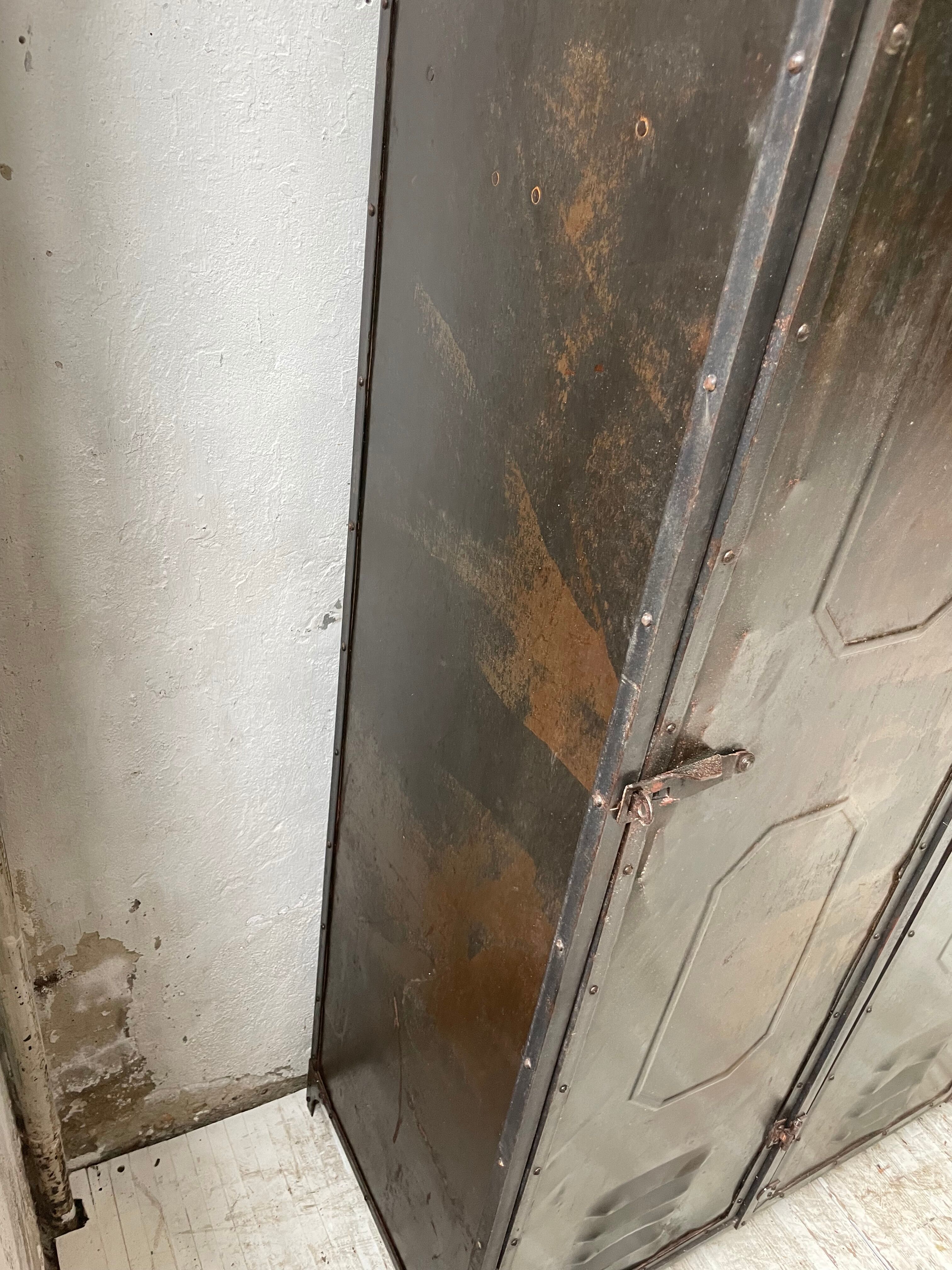 Riveted metal cloakroom Swchartz 1920