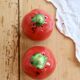 Salière et poivrier vintage en faïence forme tomate rouge