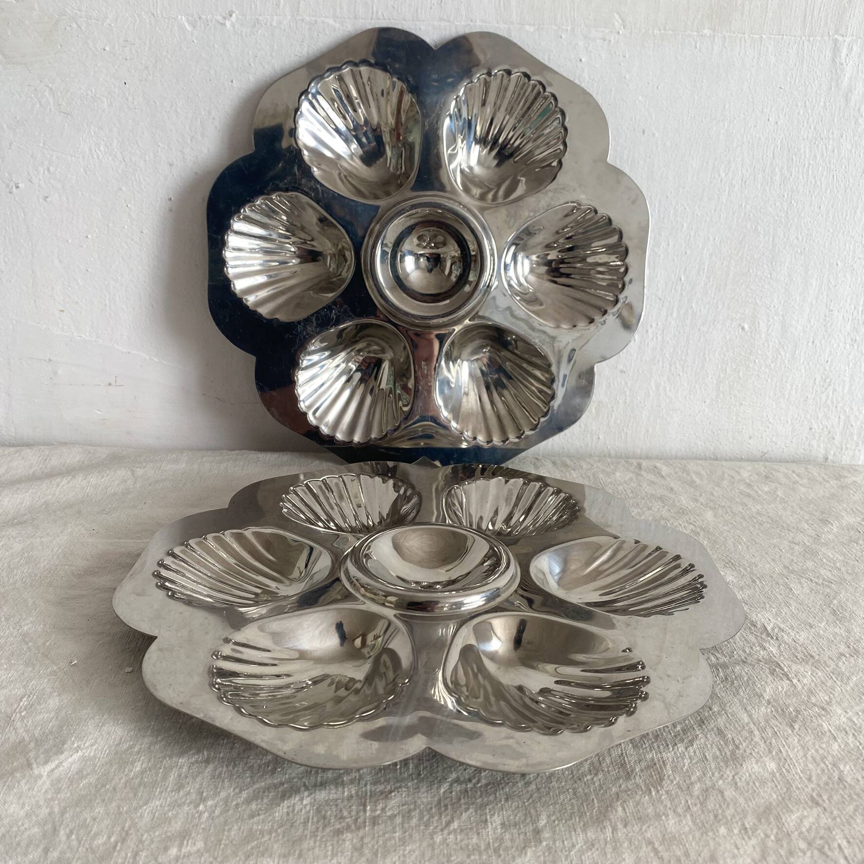 Stainless steel oyster plates