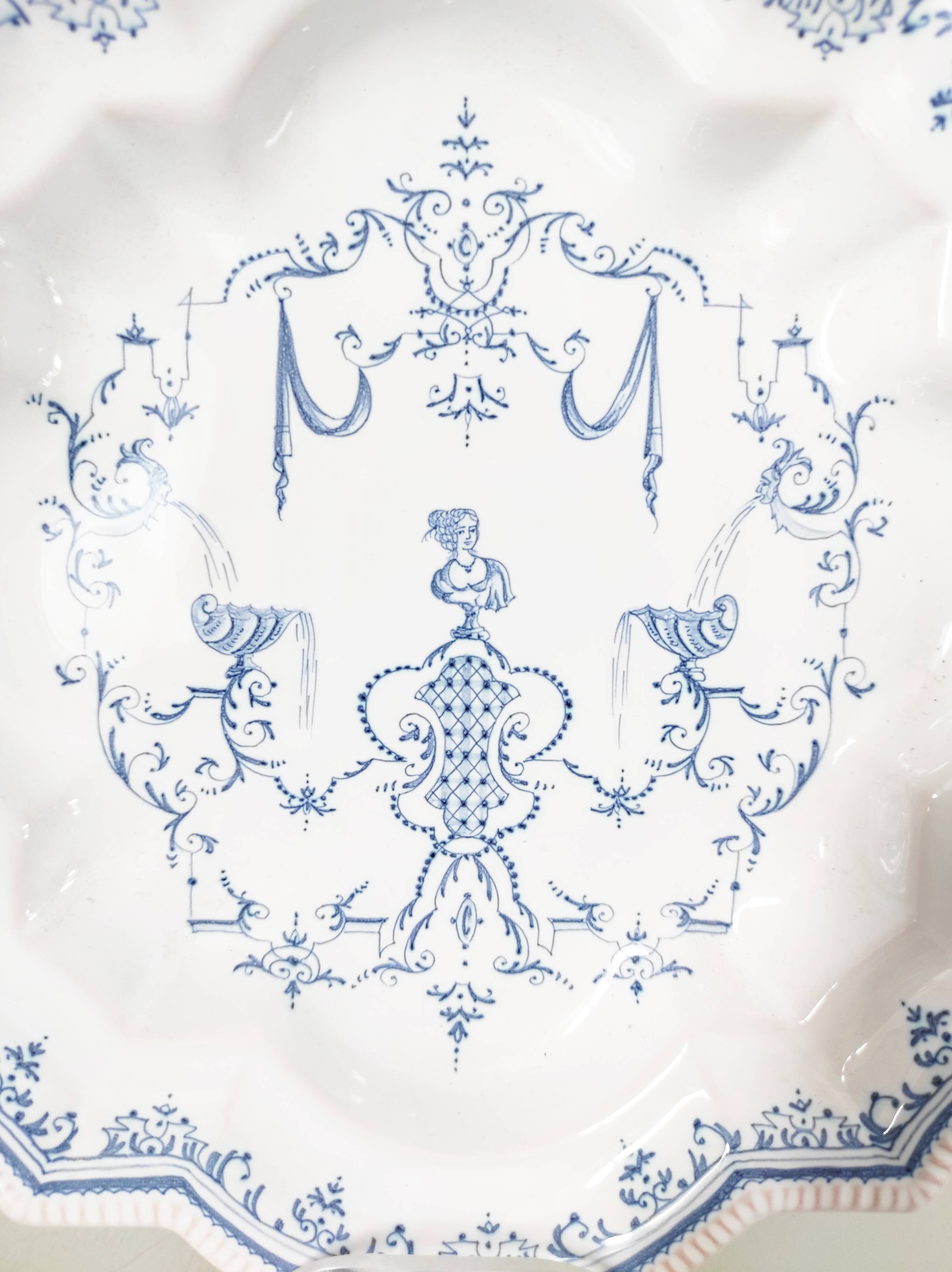 Assiette creuse décor bleu Moustiers