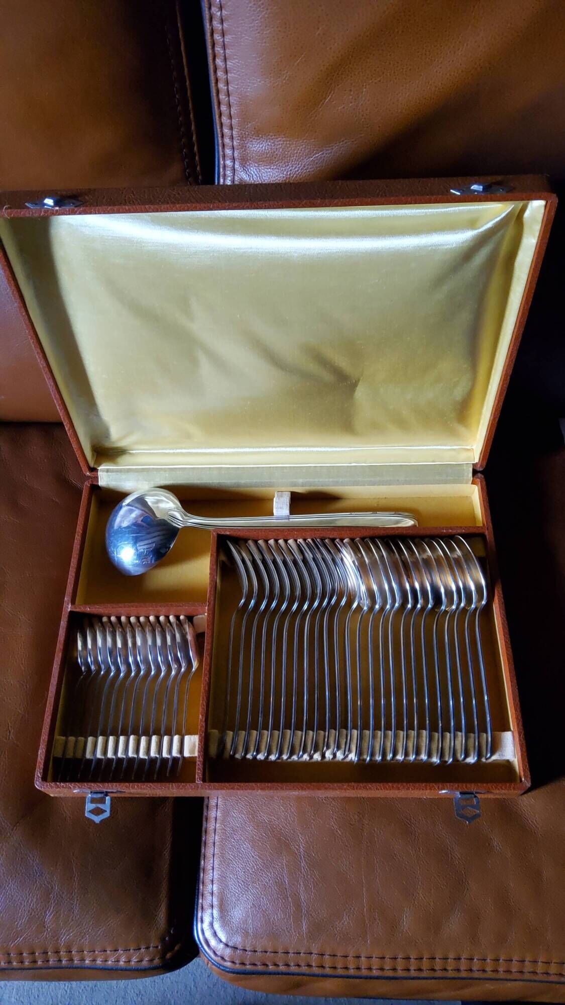 Silver metal housewife model of the 50s in her box