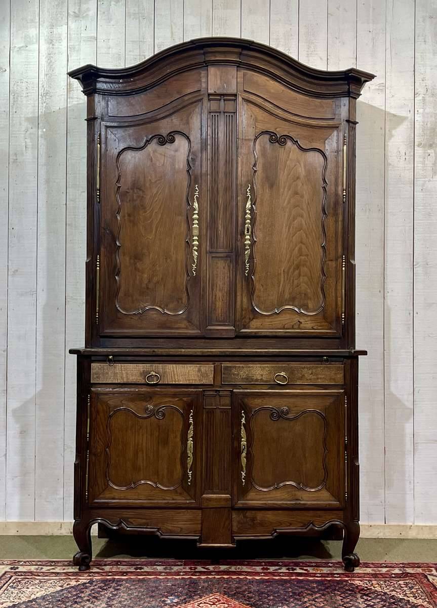 Buffet with 2 bodies in oak and chestnut, Breton work, late 18th century.