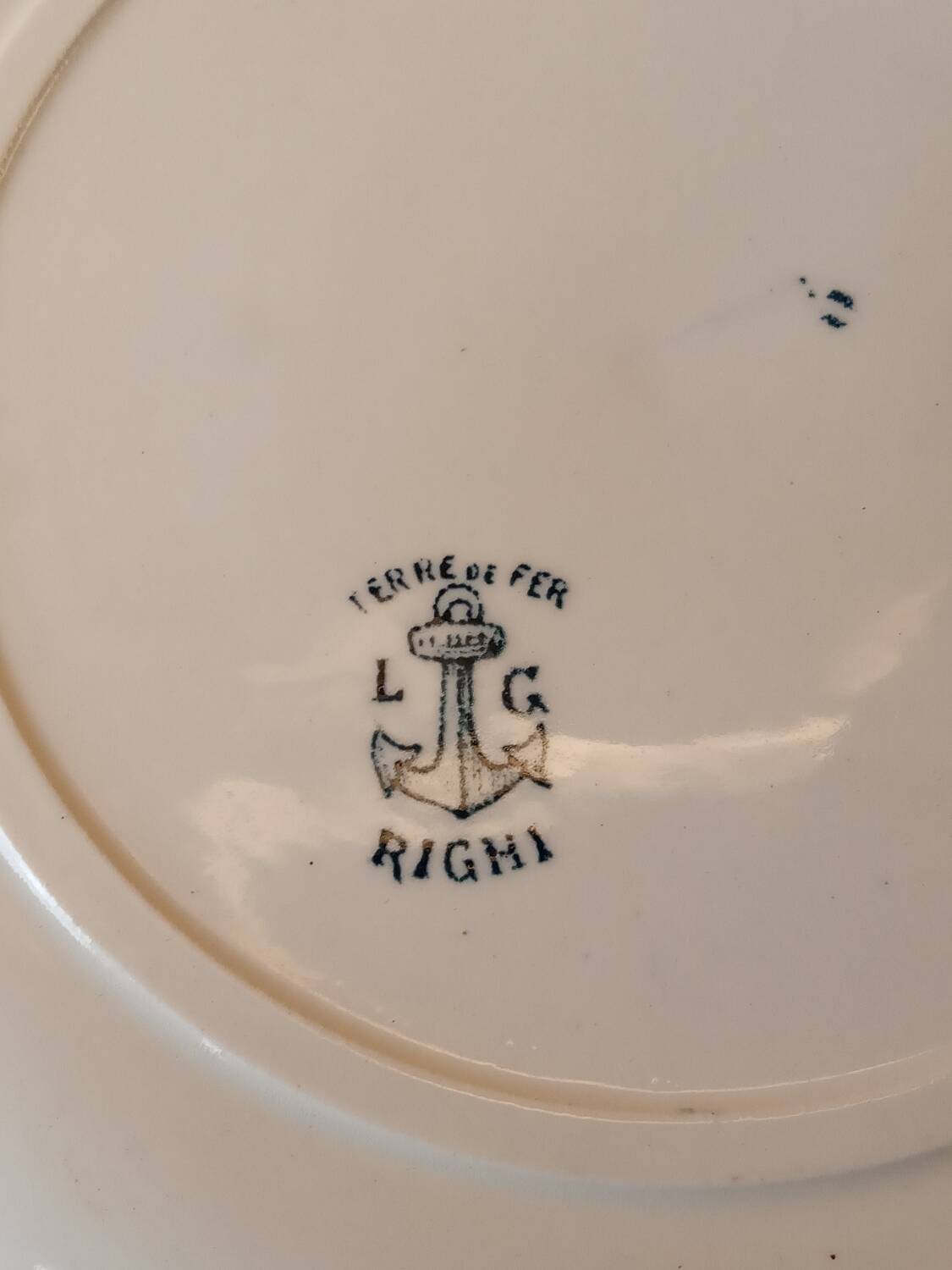 Six LG "Righi" iron earthenware plates