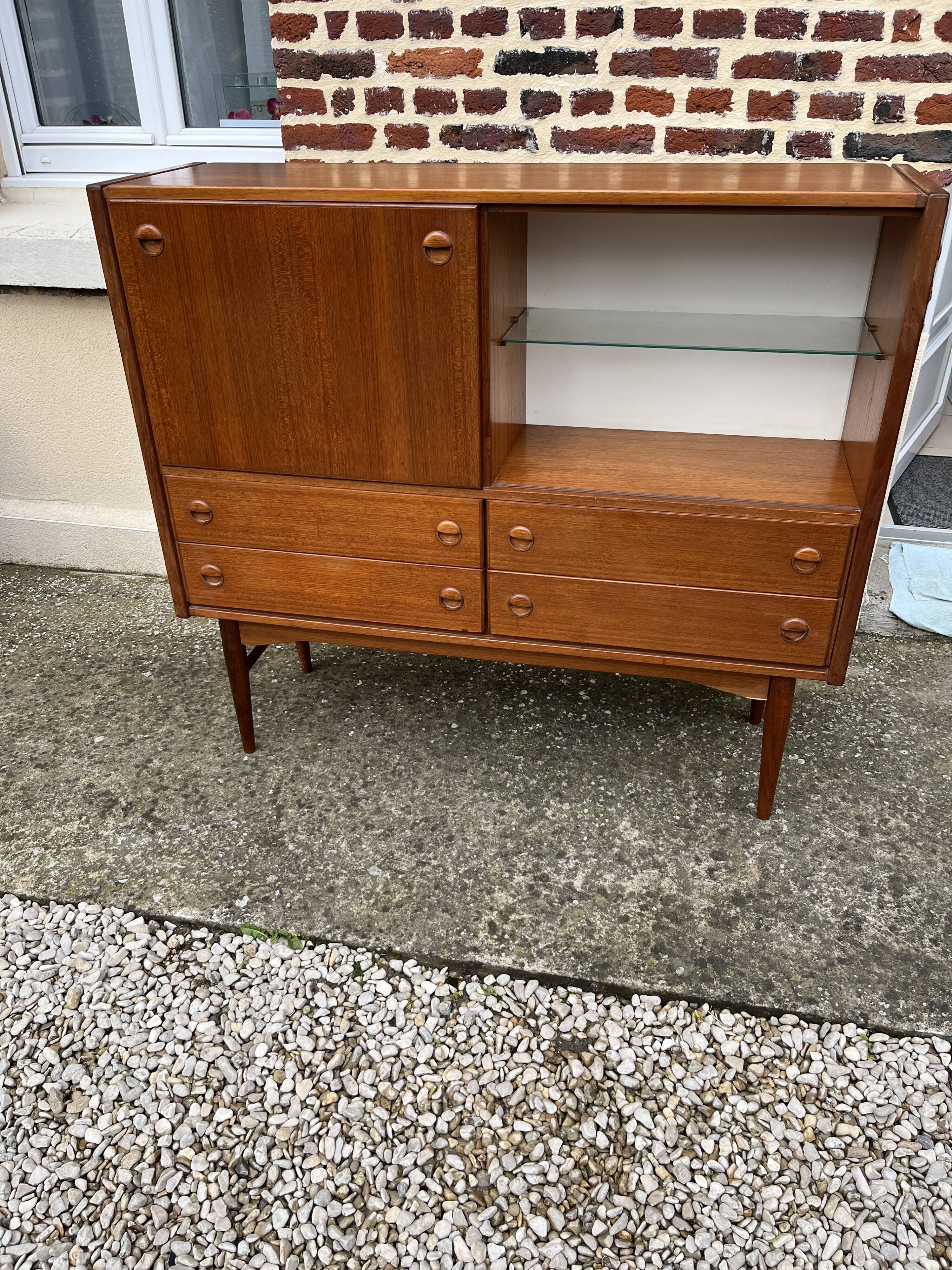 Scandinavian window dresser