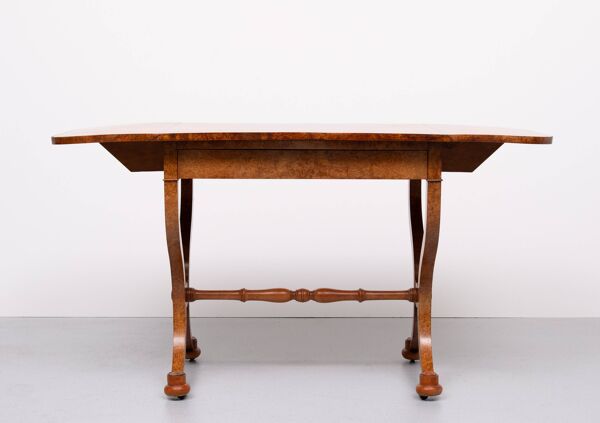 Table de bureau ou de canapé antique en placage de bois de ronce de style Empire hollandais