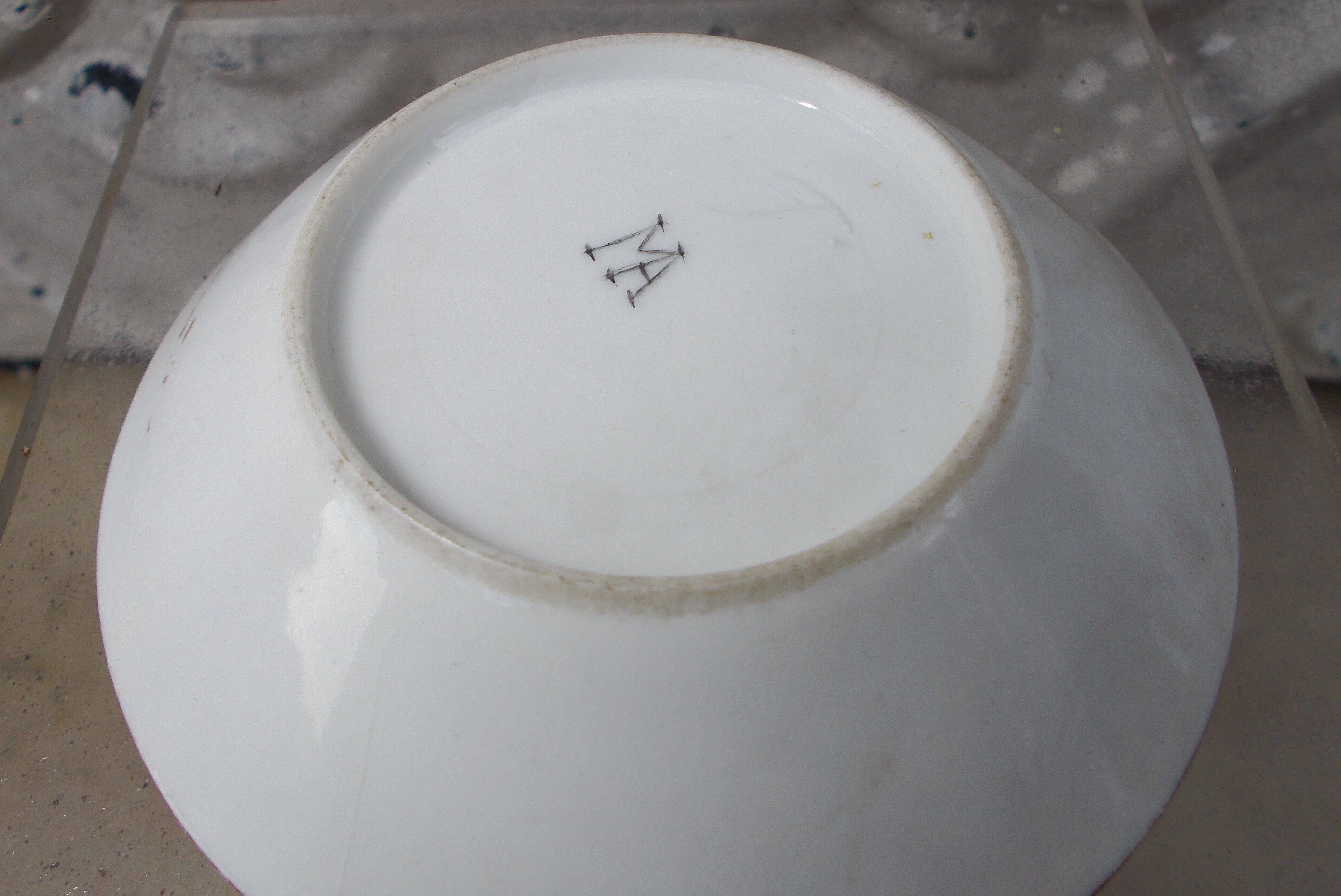 Tasse et sous tasse décor en grisaille porcelaine de Paris XIXème signée