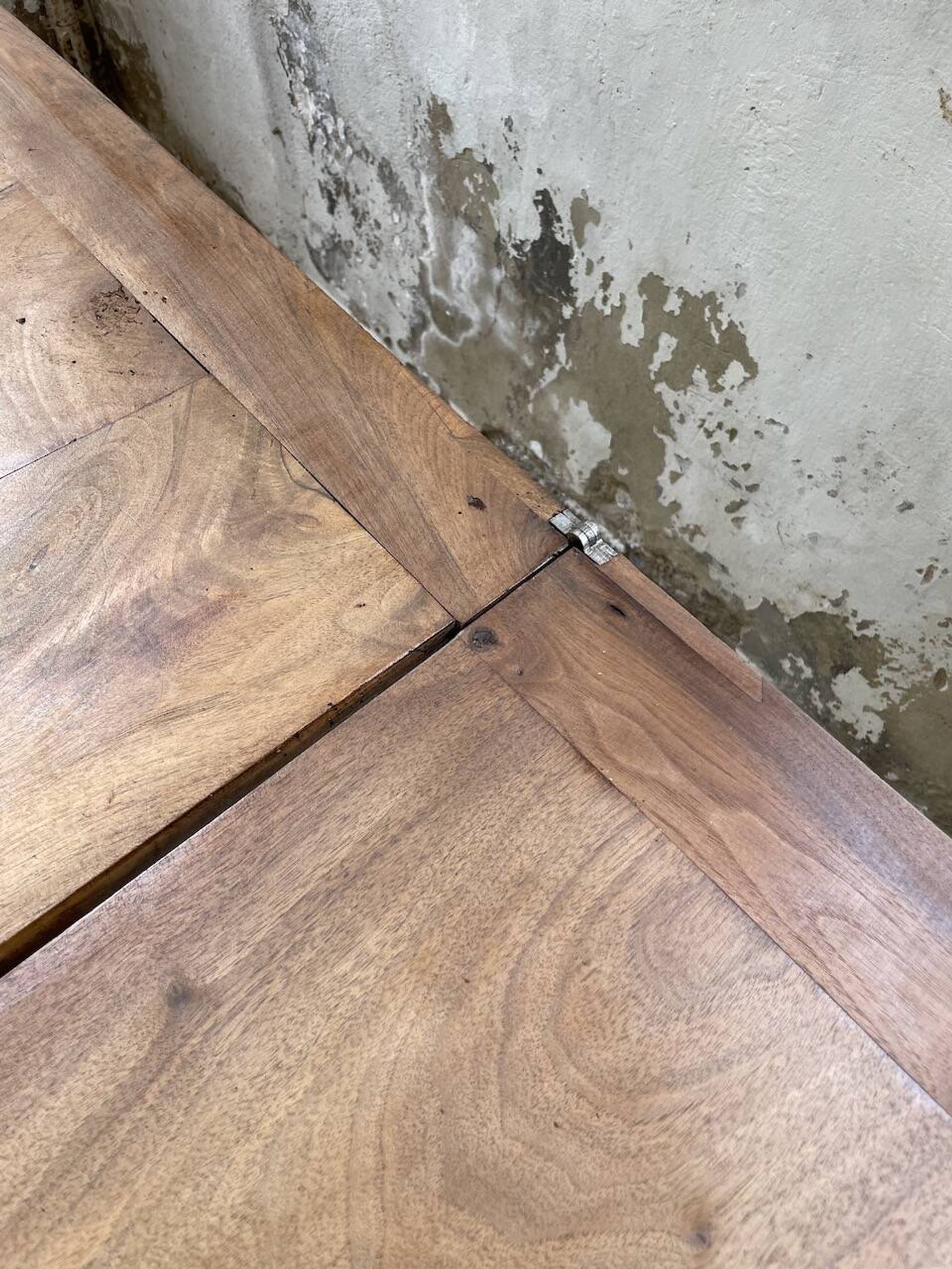 Table de ferme noyer plateau pivotable à allonges