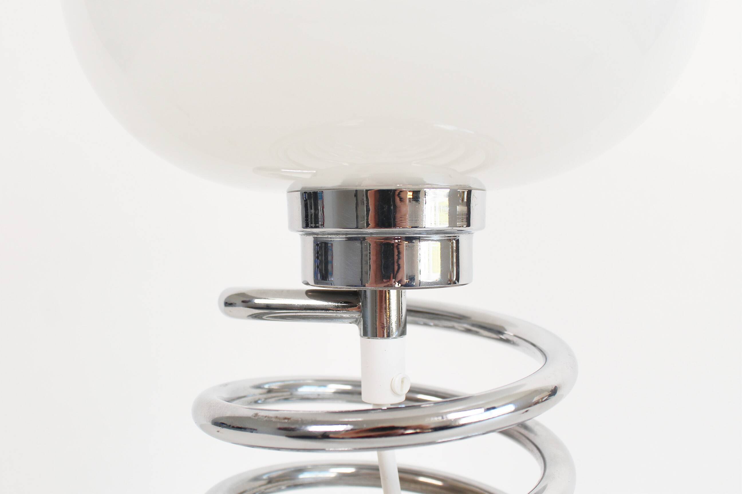 Original medium size 1970’s Chrome ‘Spiral’ table lamp