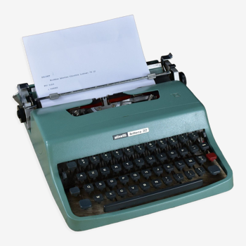 Typewriter Olivetti lettéra 32