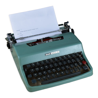 Typewriter Olivetti lettéra 32