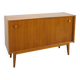 Dressoir vintage plus raffiné avec vierkante grepen et schuine poten