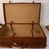 Valise ancienne en cuir, piqûres de sellier, avec housse monogrammée, années 1930/1940.