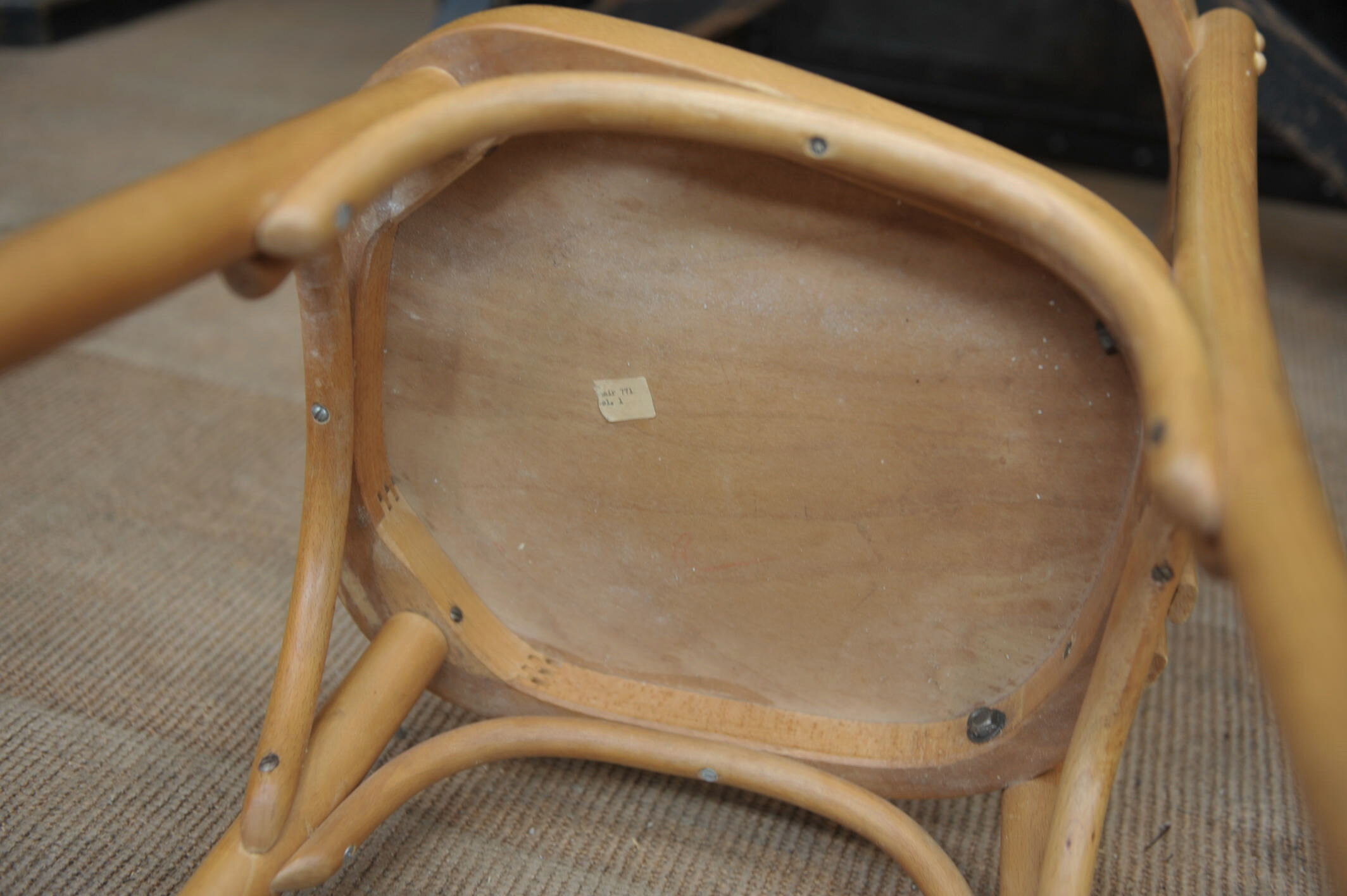 Lot de 6 anciennes chaises bistrot en hêtre courbé des années 1950