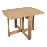 Folding and modular dining table