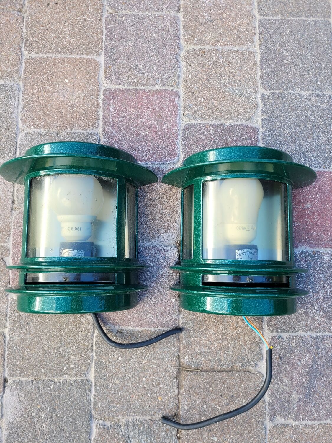 2 exterior wall lights